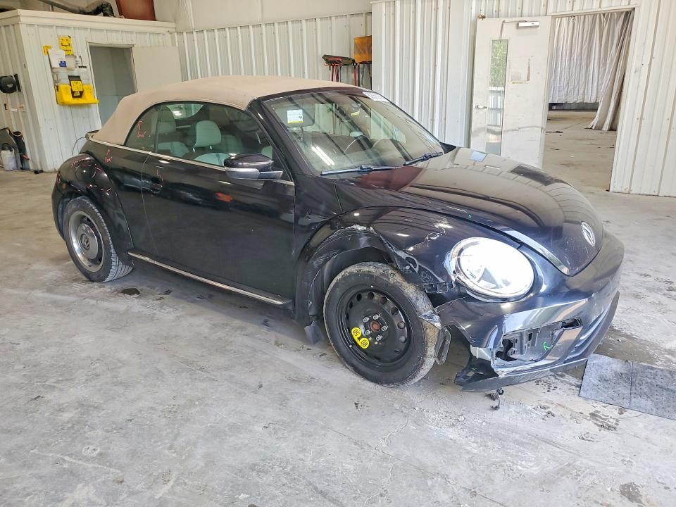 2018 VOLKSWAGEN BEETLE S — Фото 4 из 12