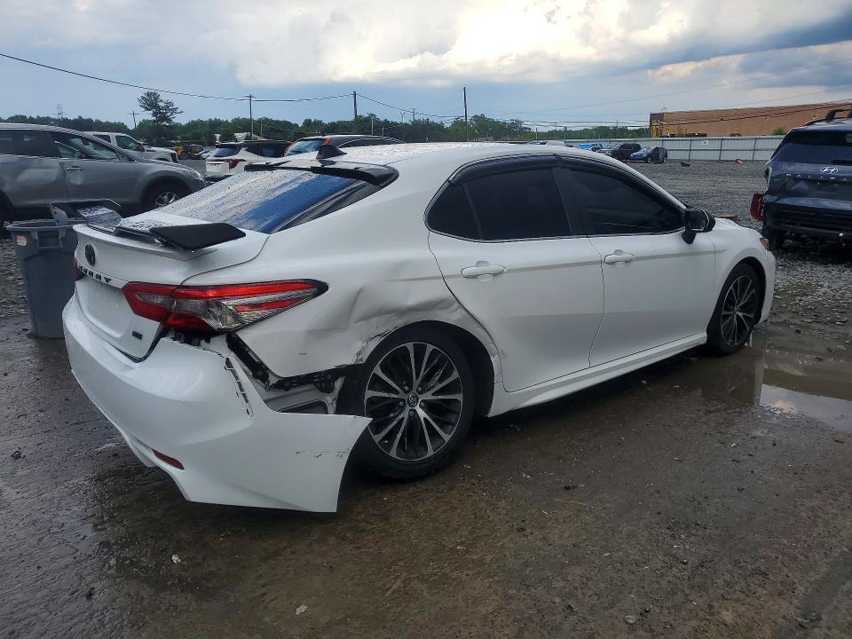 2018 TOYOTA CAMRY SE — Фото 3 из 12