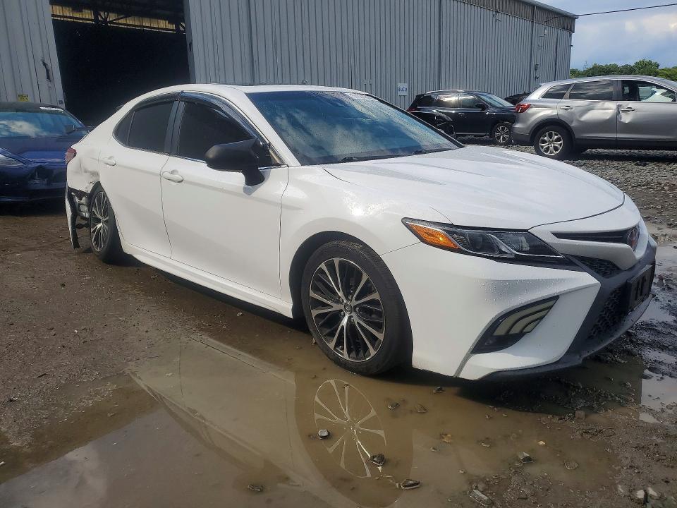 2018 TOYOTA CAMRY SE — Фото 4 из 12