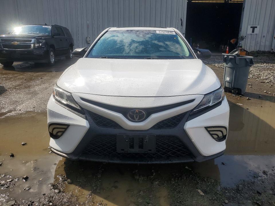 2018 TOYOTA CAMRY SE — Фото 5 из 12