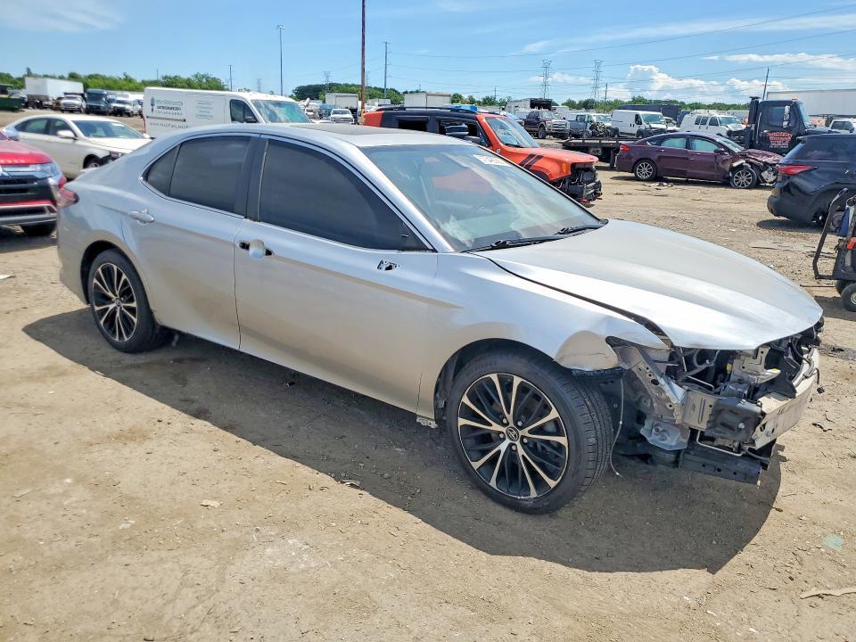 2018 TOYOTA CAMRY SE — Фото 4 из 12