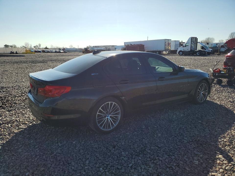 2018 BMW 530XE — Фото 3 из 12