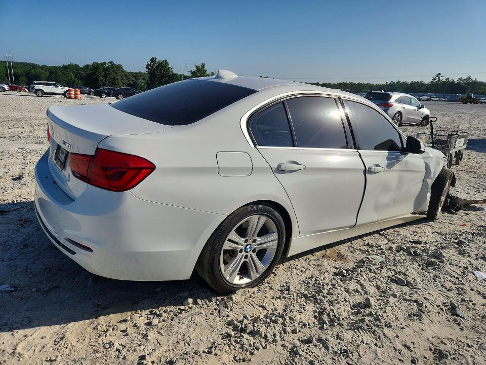 2018 BMW 330 XI — Фото 3 из 12