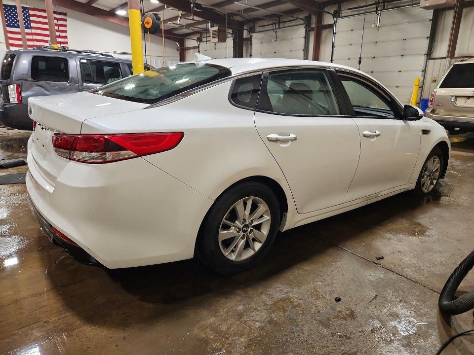 KNAGT4L31H5137852 2017 KIA OPTIMA photo no. 3