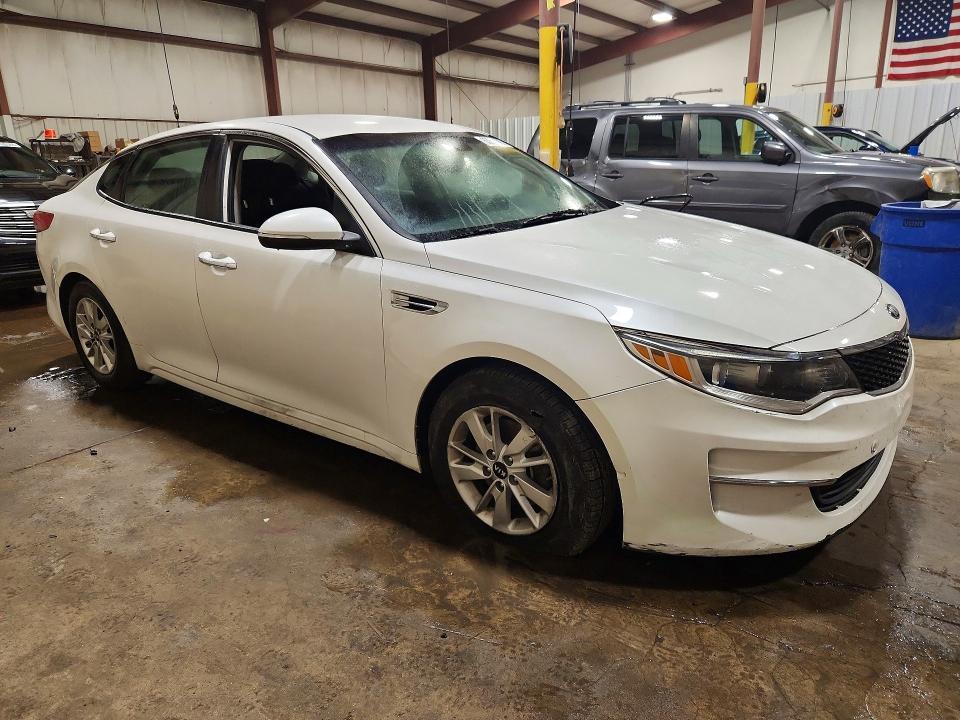 KNAGT4L31H5137852 2017 KIA OPTIMA photo no. 4