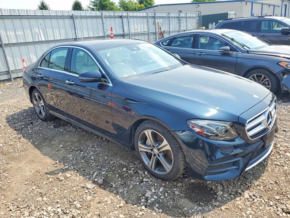 2017 MERCEDES-BENZ E 300 4MATIC — Фото 4 из 12