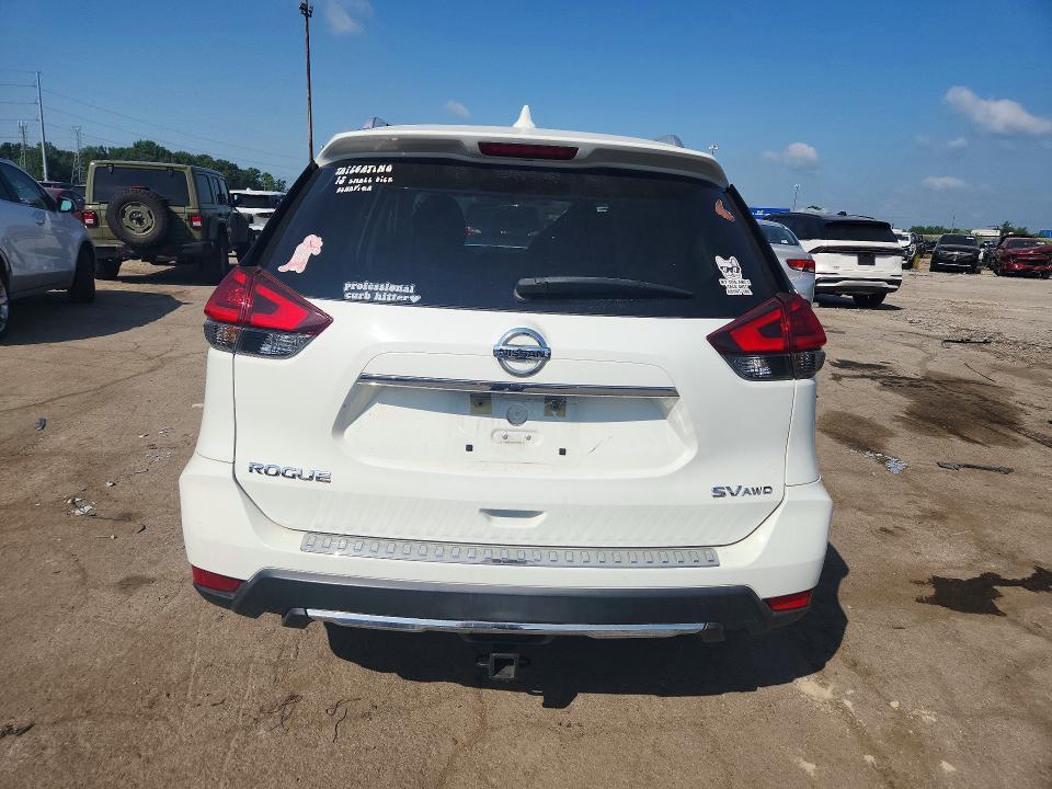2017 NISSAN ROGUE SV — Фото 6 из 12