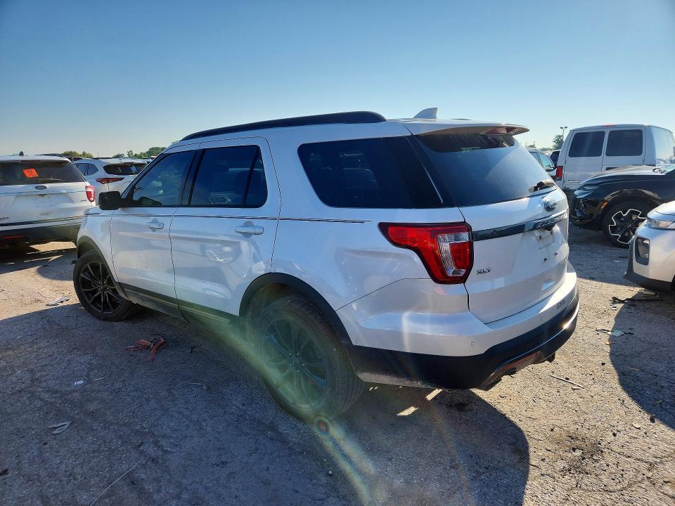 1FM5K8D89HGA98328 2017 FORD EXPLORER photo no. 2