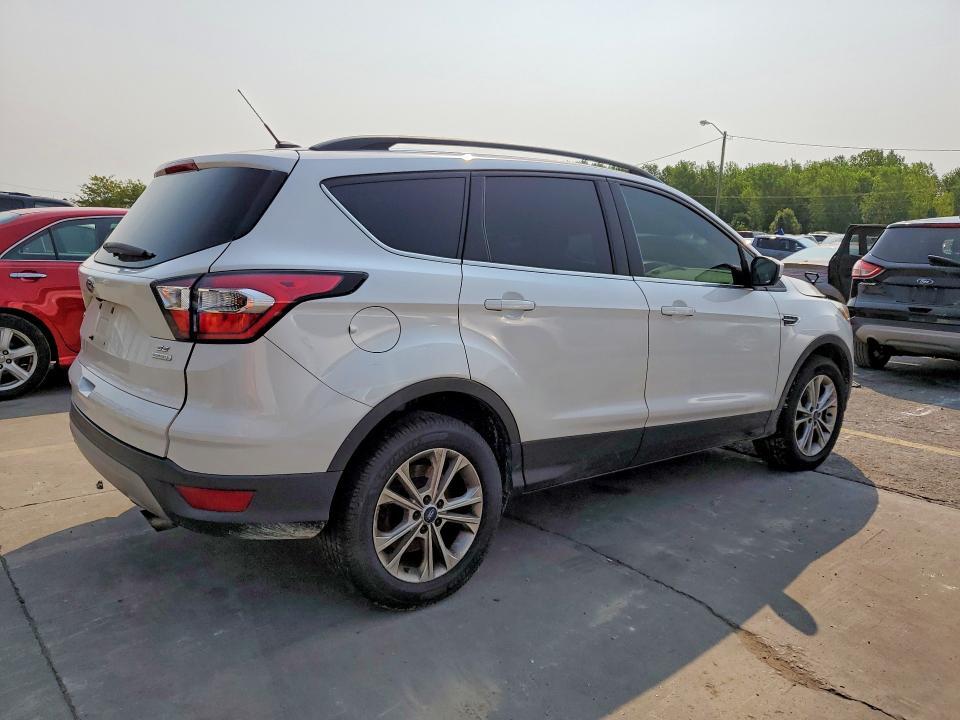 2017 FORD ESCAPE SE — Фото 3 из 13
