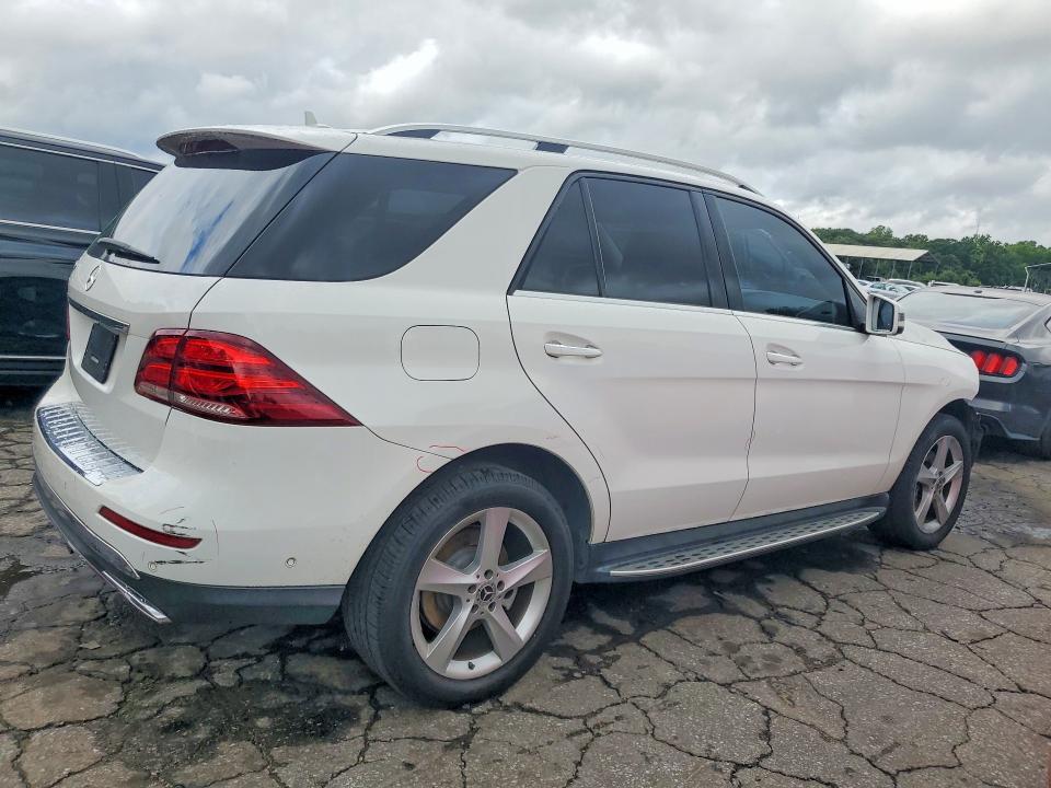 2017 MERCEDES-BENZ GLE 350 — Фото 3 из 12