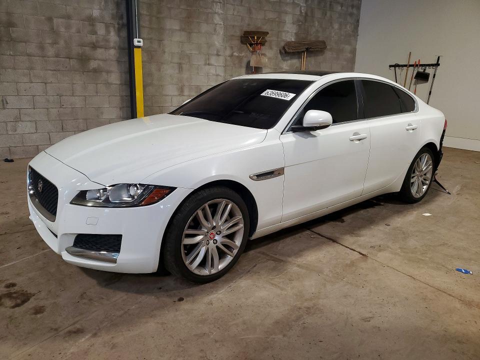 2016 JAGUAR XF SAJBK4BV3GCY12423