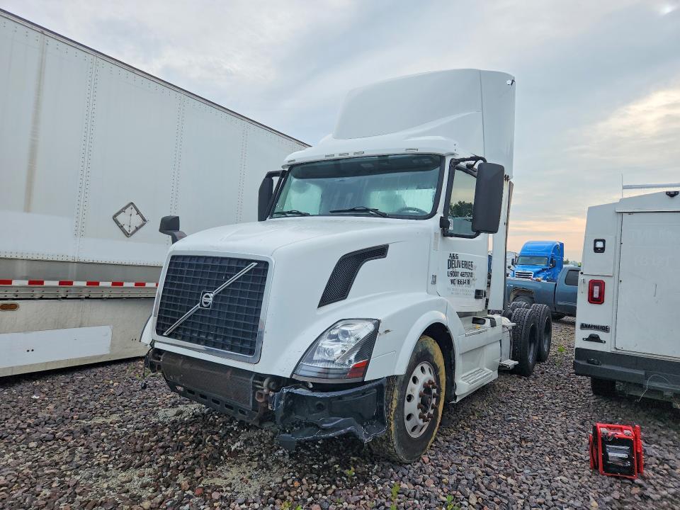 2016 VOLVO VN 4V4NC9EG2GN958386