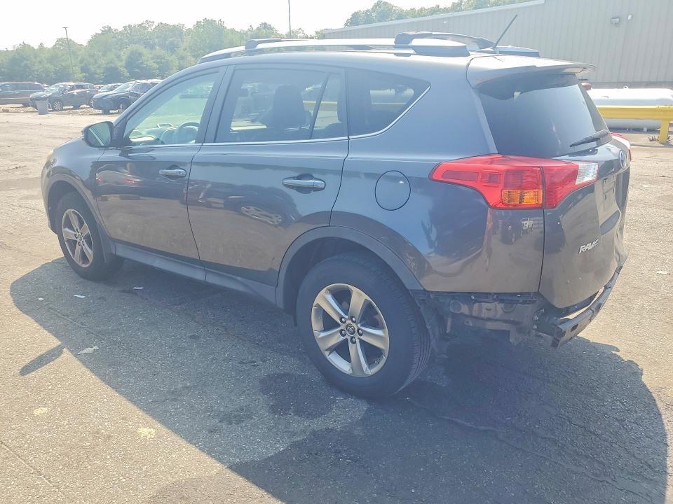 2T3RFREV6FW256128 2015 TOYOTA RAV4 photo no. 2