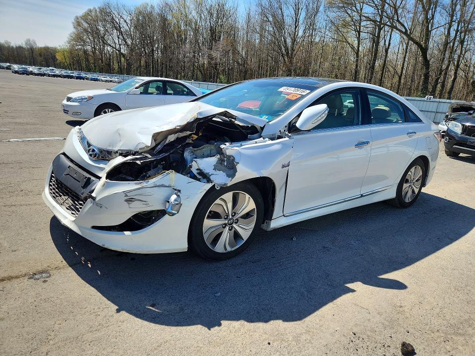 2015 HYUNDAI SONATA HYBRID KMHEC4A41FA136562