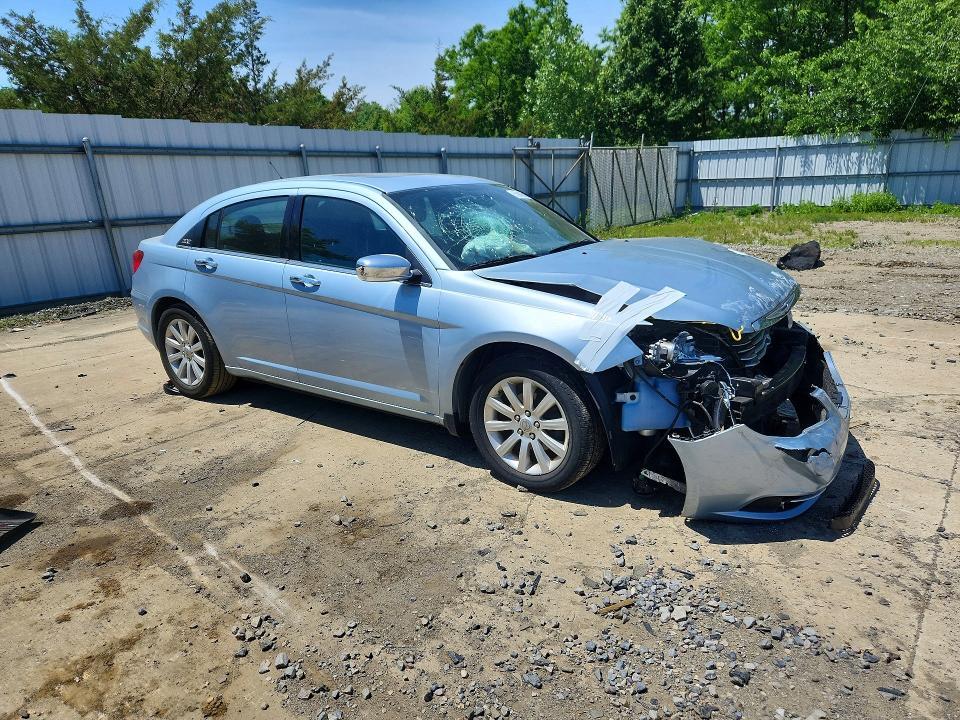 1C3CCBCG1DN570661 2013 CHRYSLER 200 photo no. 4