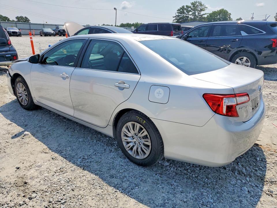 2013 TOYOTA CAMRY L — Фото 2 из 12