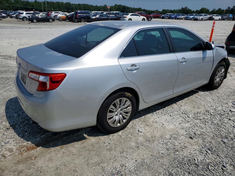 2013 TOYOTA CAMRY L — Фото 3 из 12