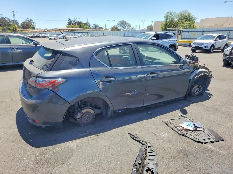 JTHKD5BHXB2028973 2011 LEXUS CT photo no. 3