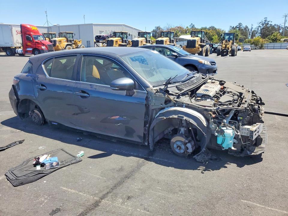 JTHKD5BHXB2028973 2011 LEXUS CT photo no. 4