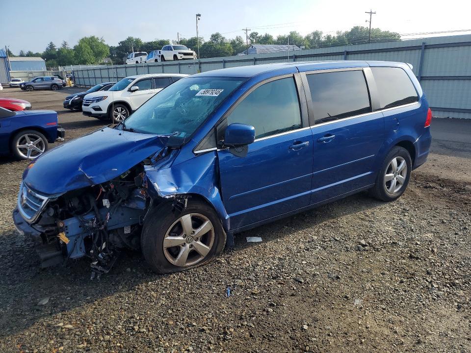 2010 VOLKSWAGEN ROUTAN 2V4RW3D14AR296132