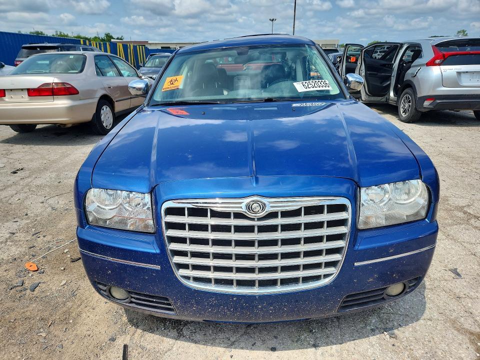 2010 CHRYSLER 300 TOURING — Фото 5 из 12