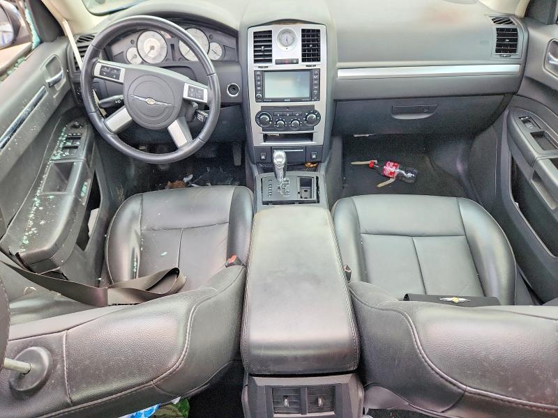 2010 CHRYSLER 300 TOURING — Фото 8 из 12