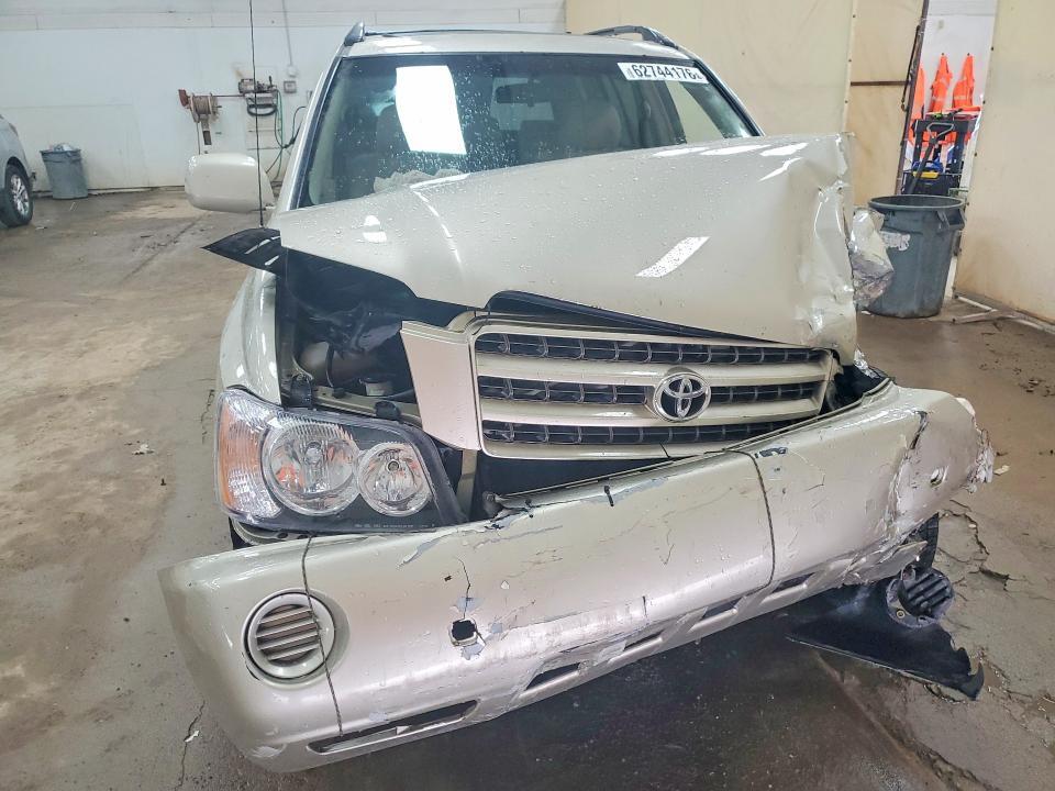 JTEHF21A320057330 2002 TOYOTA HIGHLANDER photo no. 5