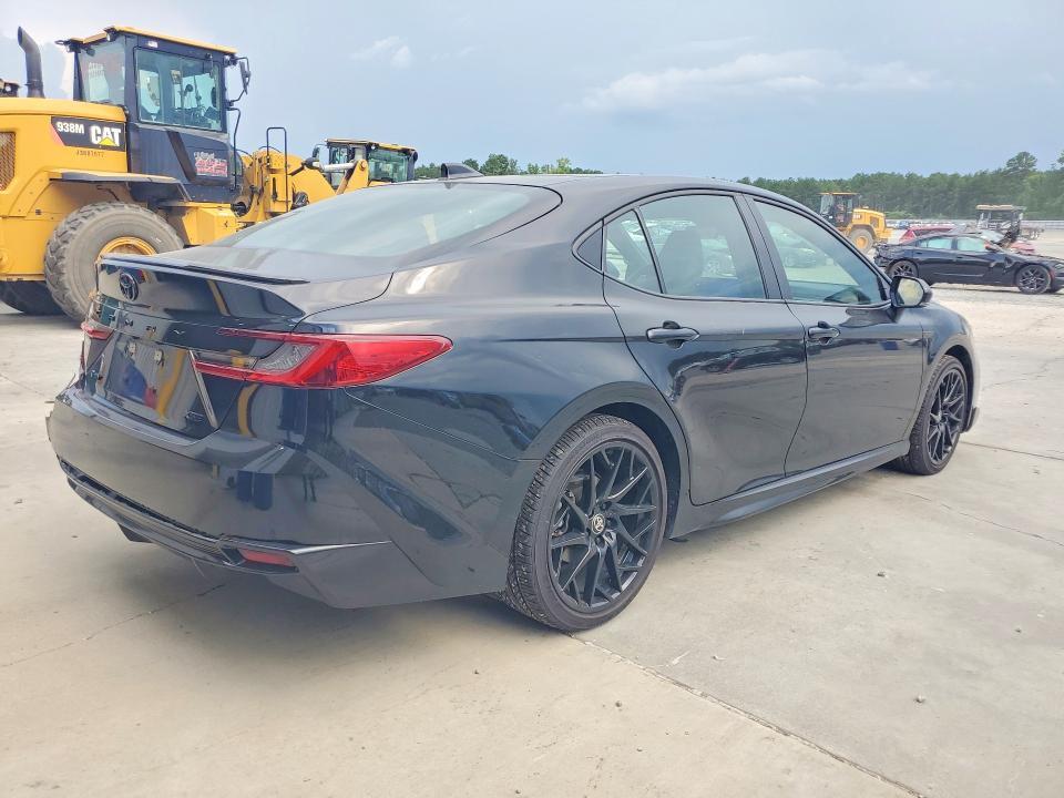 2026 TOYOTA CAMRY NIGHTSHADE — Фото 3 из 12