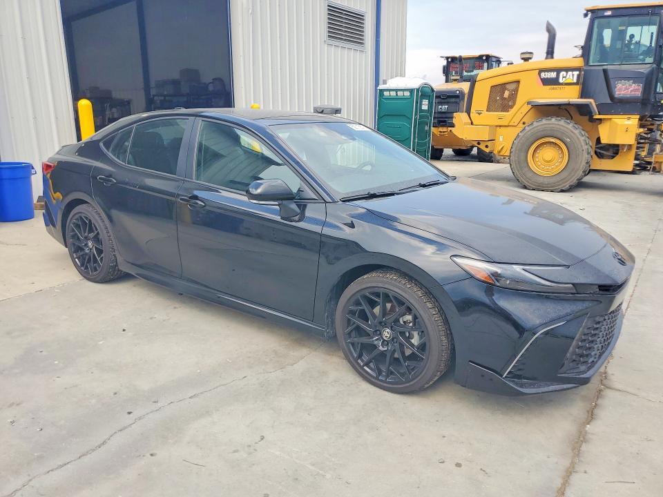2026 TOYOTA CAMRY NIGHTSHADE — Фото 4 из 12