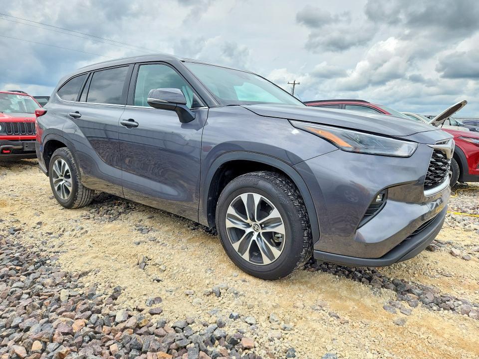 2023 TOYOTA HIGHLANDER XLE — Фото 4 из 13