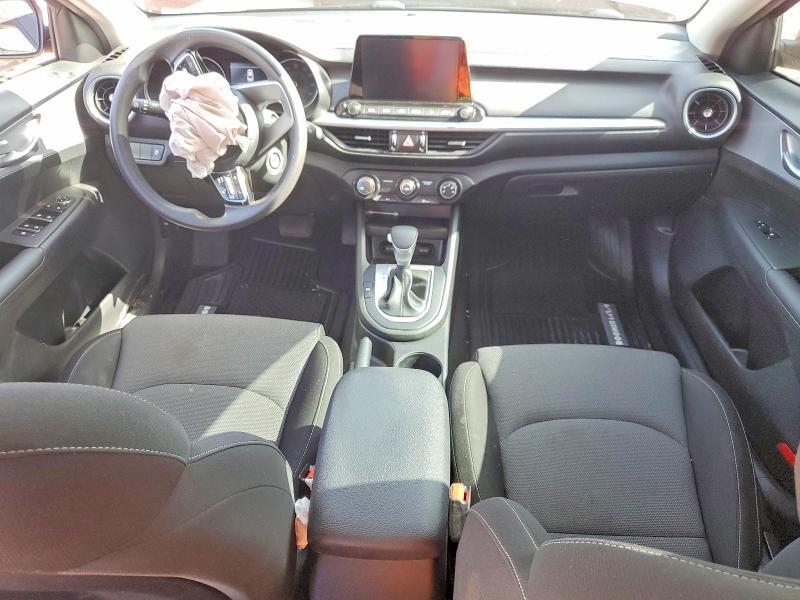 2023 KIA FORTE LXS — Фото 8 из 12