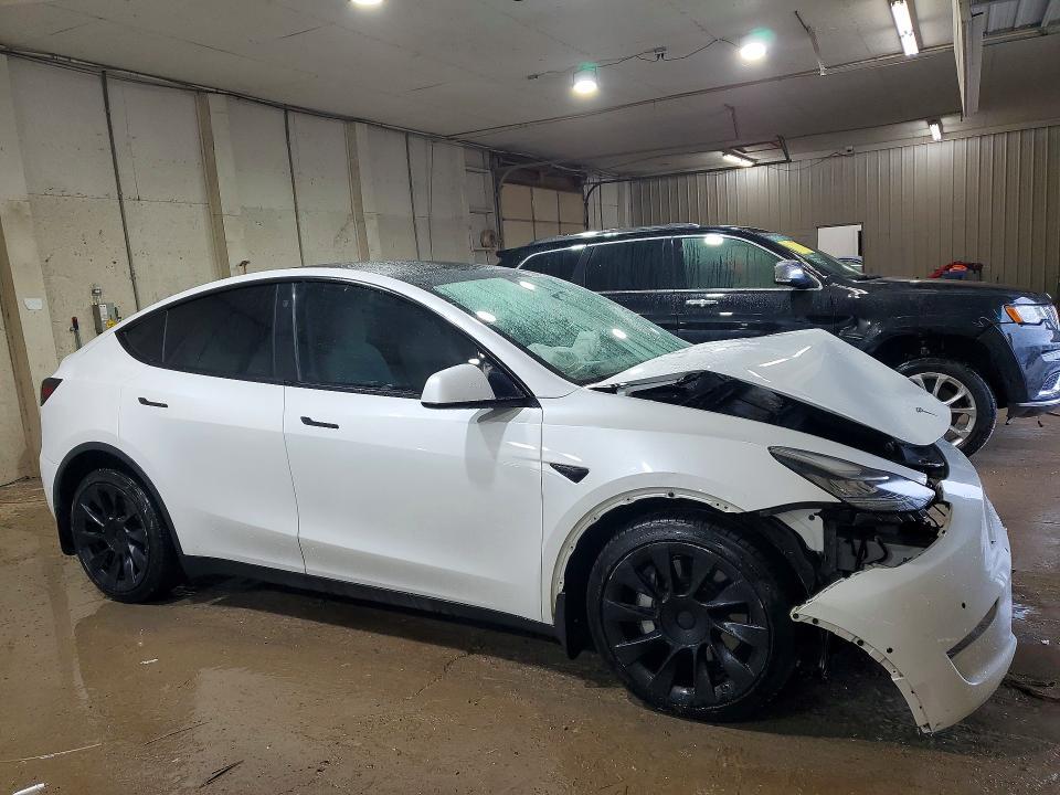 2022 TESLA MODEL Y — Фото 4 из 14