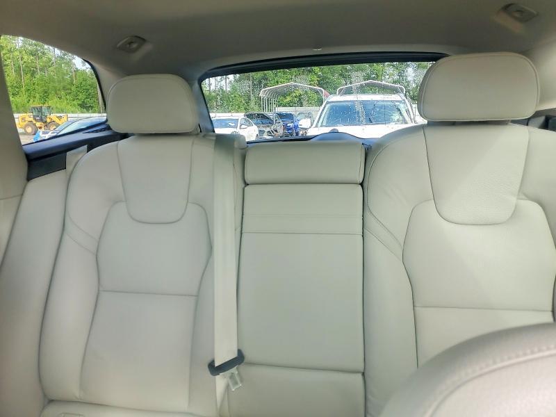 2021 VOLVO XC60 T5 MOMENTUM — Фото 10 из 13