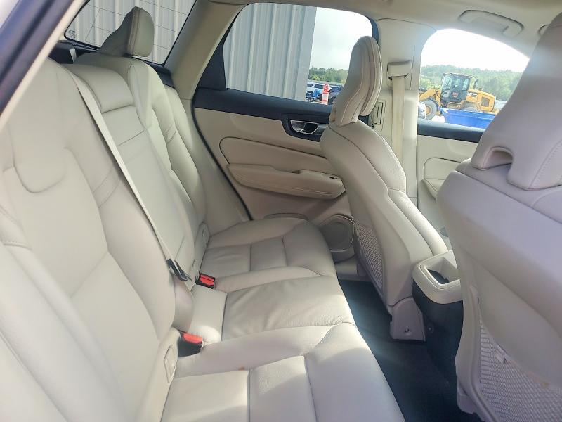 2021 VOLVO XC60 T5 MOMENTUM — Фото 11 из 13