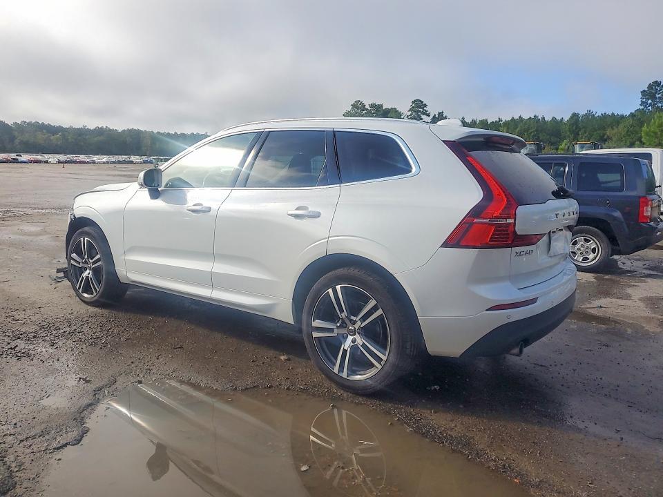 2021 VOLVO XC60 T5 MOMENTUM — Фото 2 из 13
