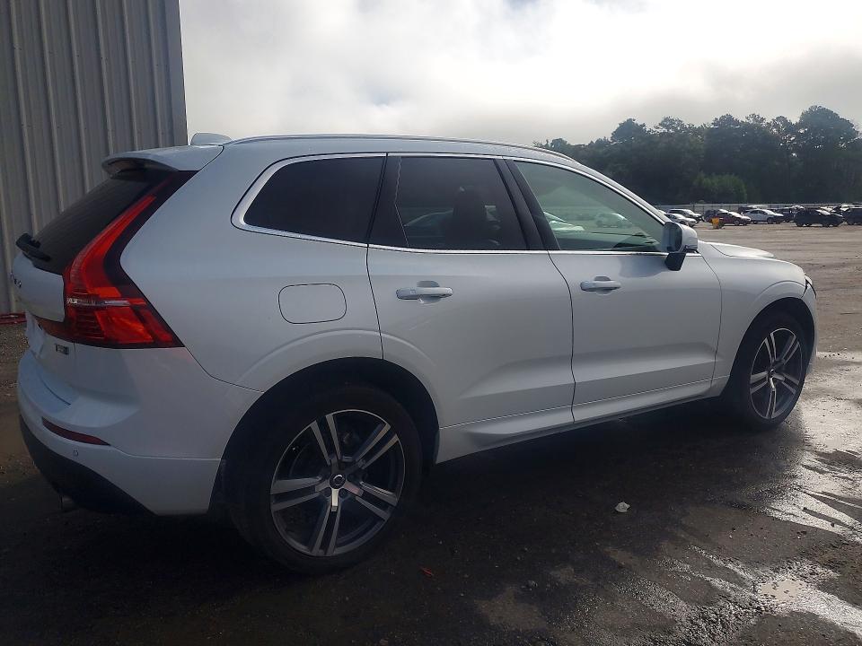 2021 VOLVO XC60 T5 MOMENTUM — Фото 3 из 13