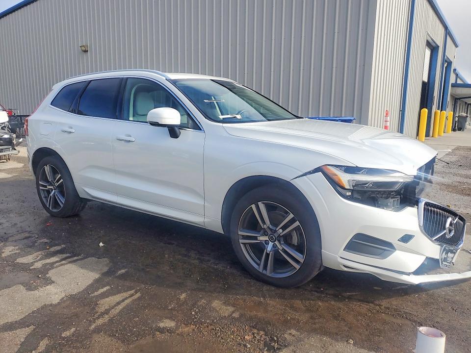 2021 VOLVO XC60 T5 MOMENTUM — Фото 4 из 13