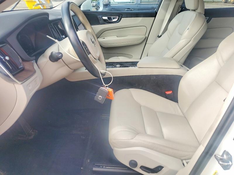 2021 VOLVO XC60 T5 MOMENTUM — Фото 7 из 13