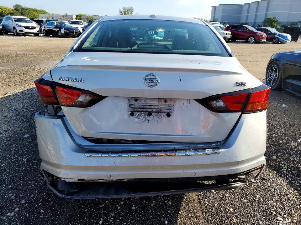2021 NISSAN ALTIMA SR — Фото 6 из 12