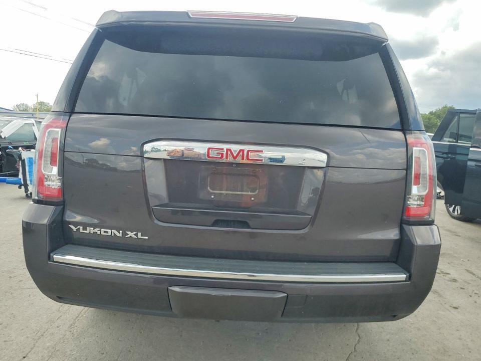 2017 GMC YUKON XL DENALI — Фото 6 из 12