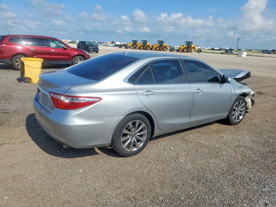4T1BF1FK2HU713746 2017 TOYOTA CAMRY photo no. 3