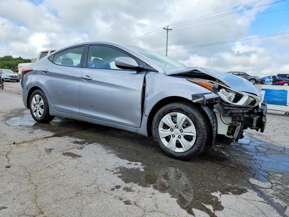 2016 HYUNDAI ELANTRA SE — Фото 4 из 13