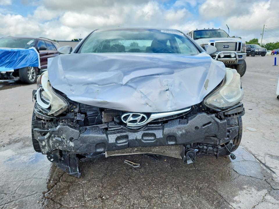 2016 HYUNDAI ELANTRA SE — Фото 5 из 13