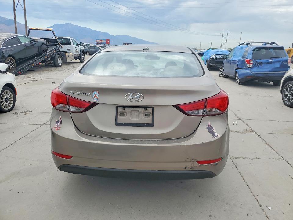 2016 HYUNDAI ELANTRA SE — Фото 6 из 12