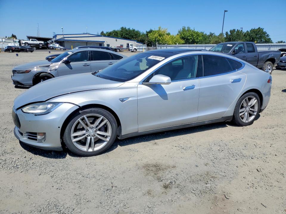 2015 TESLA MODEL S 5YJSA1E22FF120253