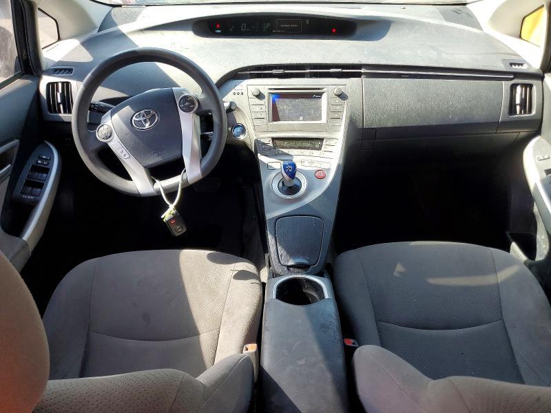2015 TOYOTA PRIUS TWO — Фото 8 из 12