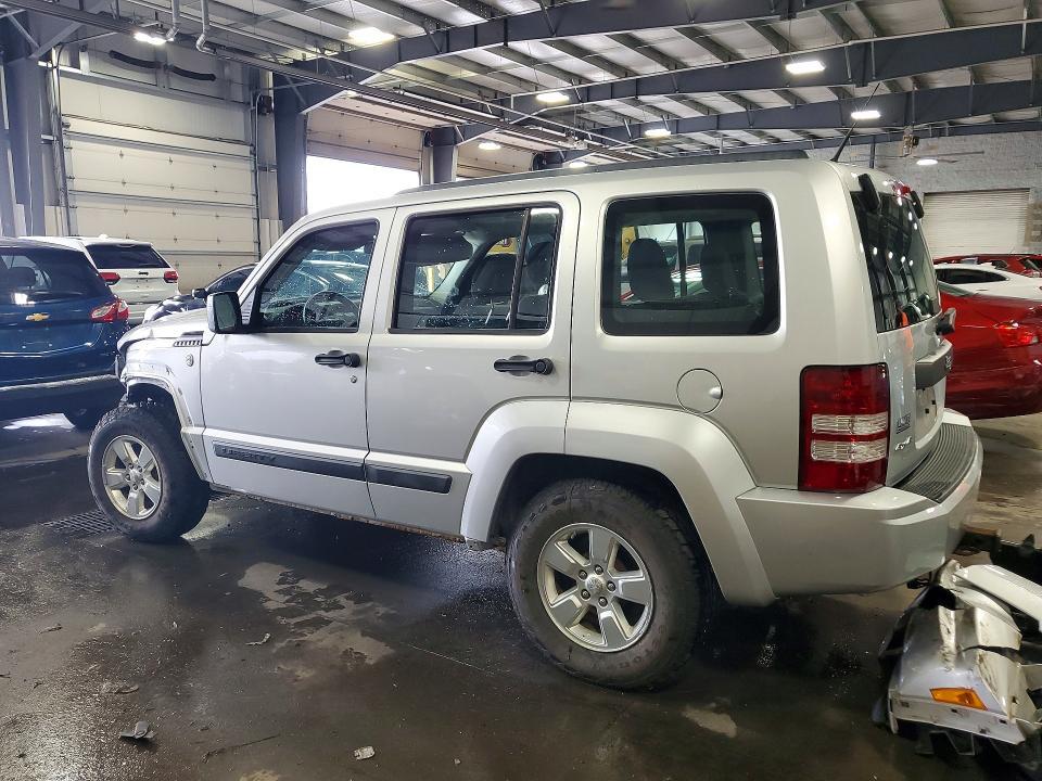 1J4PN2GK4BW555997 2011 JEEP LIBERTY photo no. 2