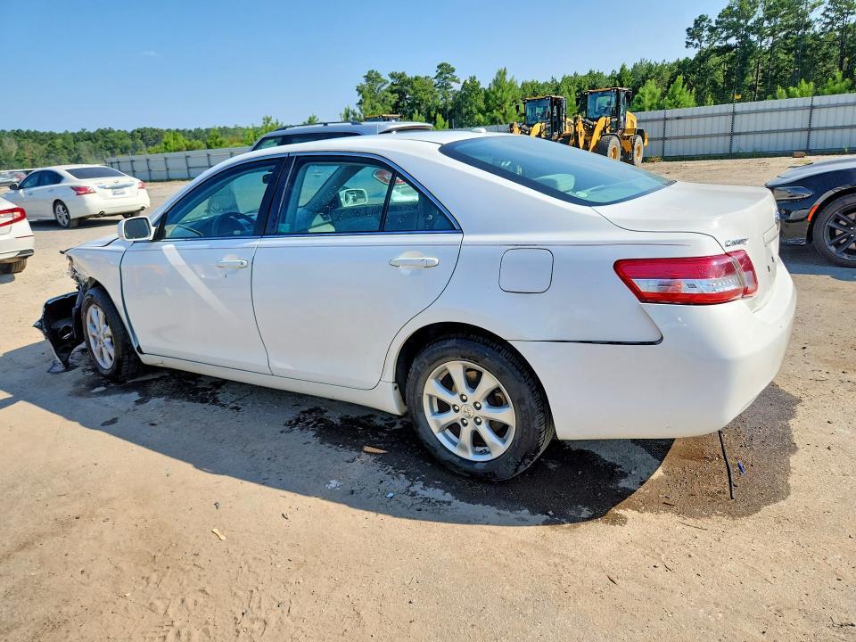 2011 TOYOTA CAMRY LE — Фото 2 из 12