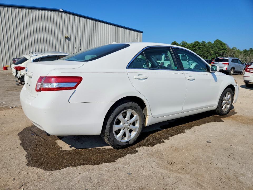 2011 TOYOTA CAMRY LE — Фото 3 из 12
