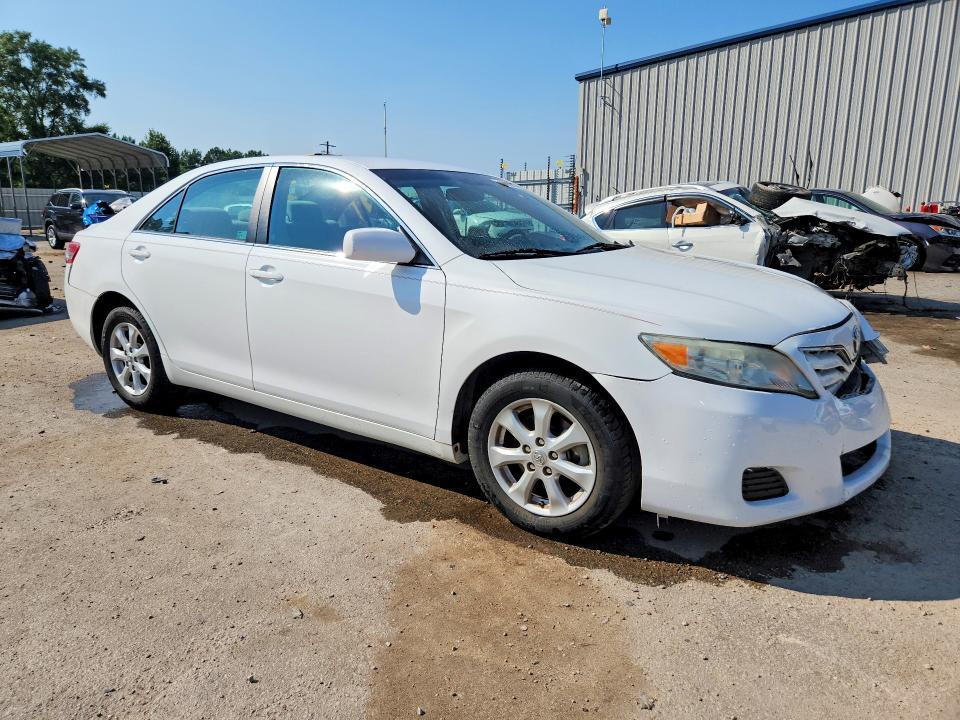 2011 TOYOTA CAMRY LE — Фото 4 из 12